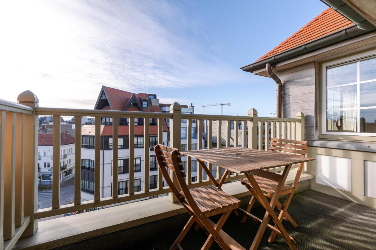 Апартаменты Charming Spacious Duplex Apt With Private Parking In Knokke Экстерьер фото