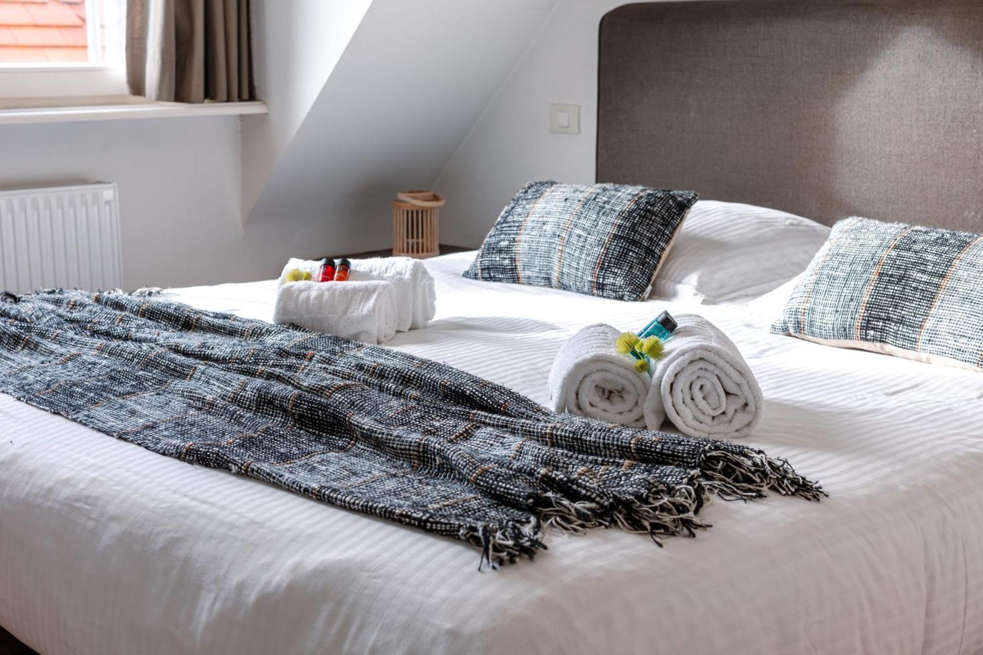Апартаменты Charming Spacious Duplex Apt With Private Parking In Knokke Экстерьер фото